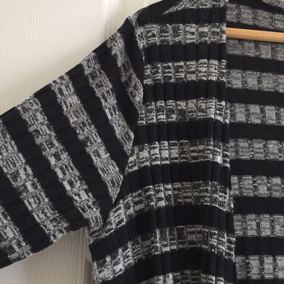 LuLaRoe Sarah - Picture 4 of 4